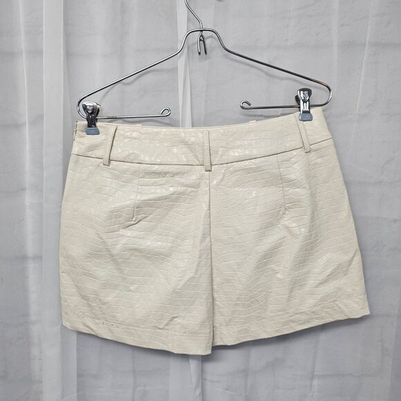 Ivory Embossed Faux Leather Mini Skort Shorts Party Club Rave M - Picture 3 of 10